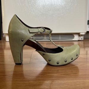 Biviel Wooden Clog Pump